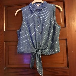 Timing sleeveless tie front shirt